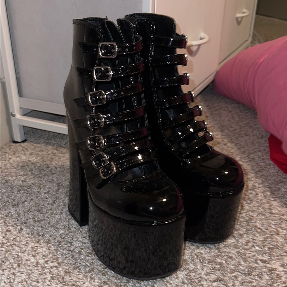 Headstock Brand new current mood Black Platform Buckle Boots 7